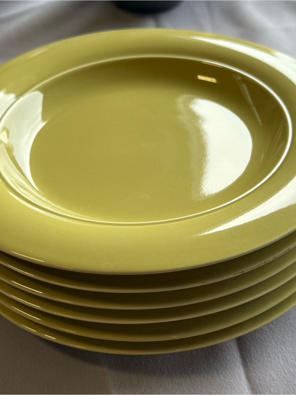 Crate&Barrel Glossy Lemon Yellow Ceramic Dinner Plate 6 piece